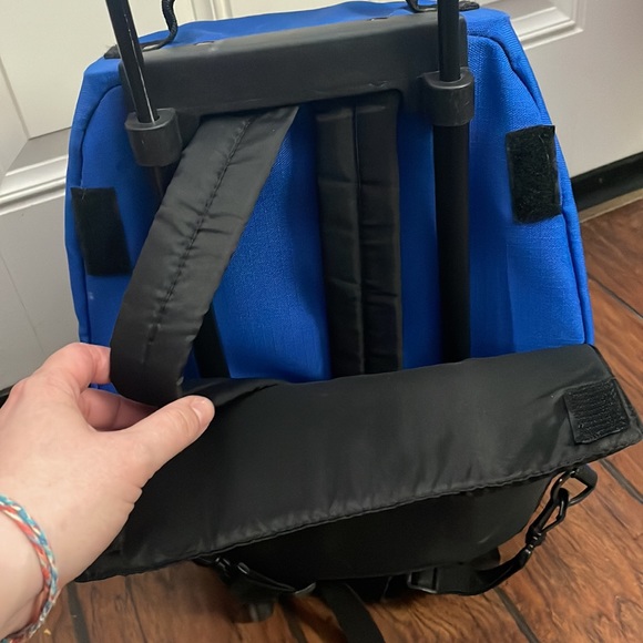 Kids luggage on wheels - Picture 3 of 3